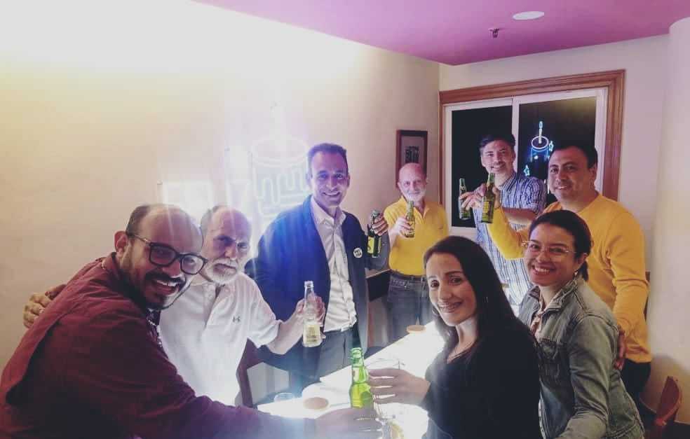 CarlosJRojas13's tweet image. Anoche #13Sep en medio de protestas-entrevistas mi #moviosa @teran20057 y el compa @bplotnikov junto a otros panas me hicieron sorpresiva #FiestadeCumpleaños en #CanawayCcs con pizzas y @CervezaZulia,jamás lograrán borrarnos esa sonrisa rebelde que nos hace invencibles #Losquiero