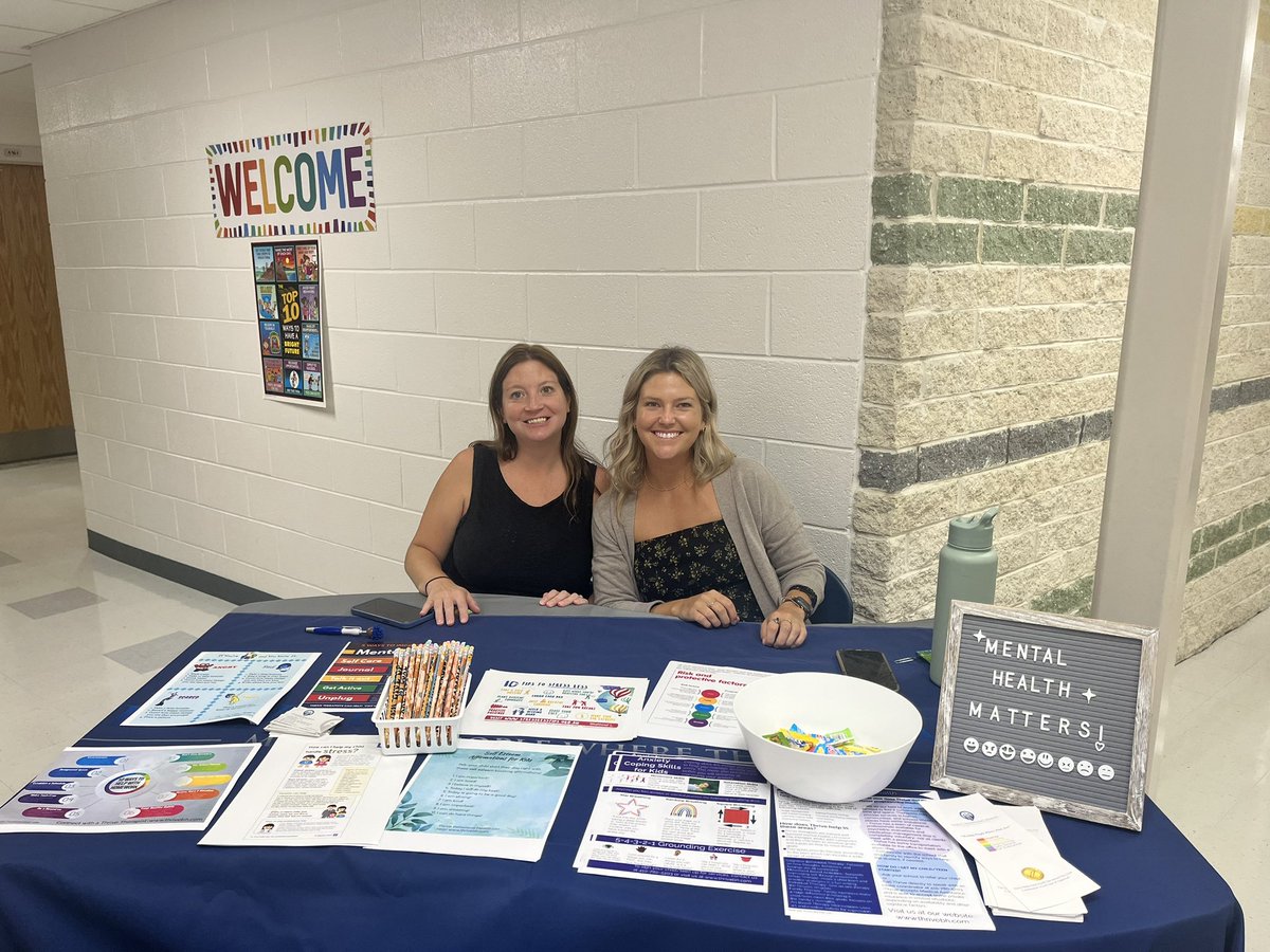 HighPtESAACPS's tweet photo. BTS Night with some community partners-Thrive Behavioral Health, AA Co. Public Library, Menke Boys BBQ and Twice as Nice Shaved Ice. Thank you! @AACPL @AACountySchools #AACPSBack2Awesome @HighPtESAACPS https://t.co/bpJ54WRSUZ