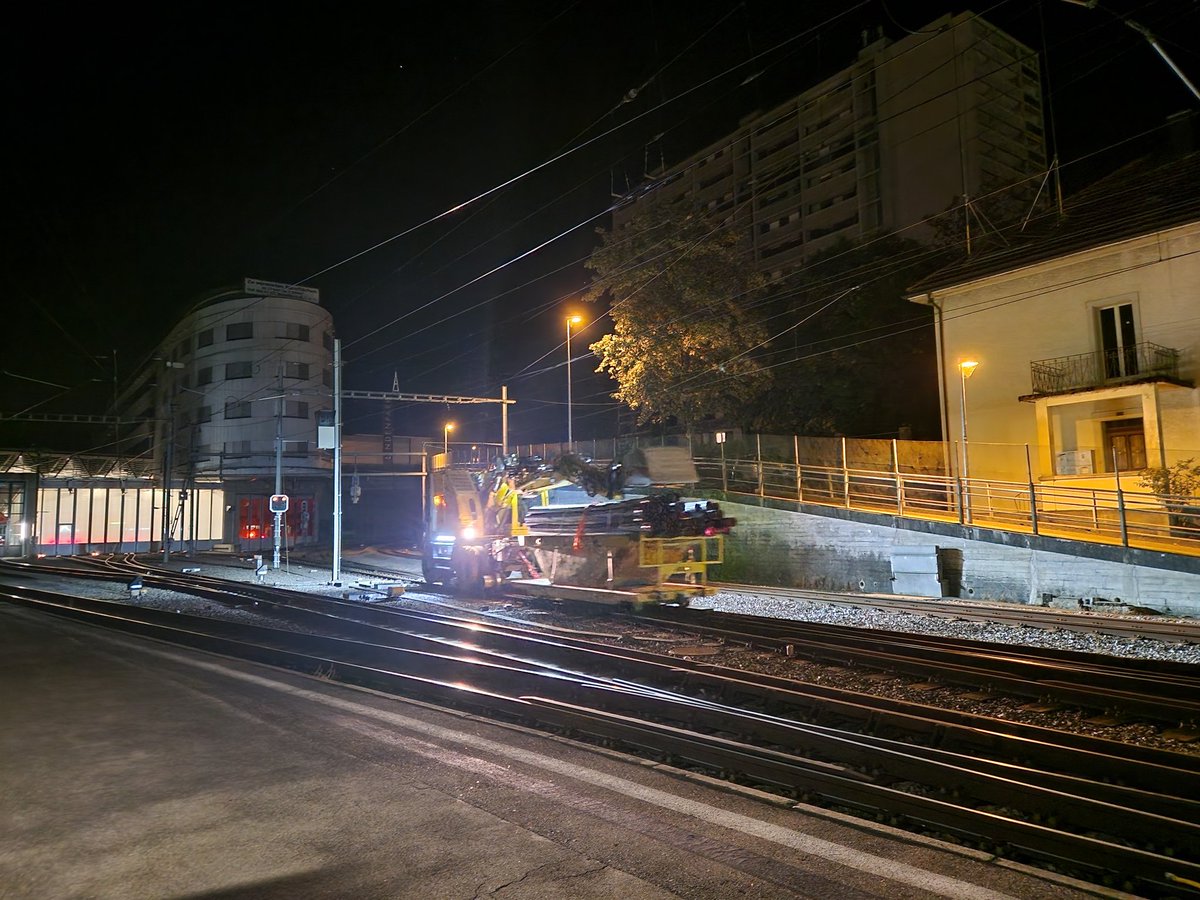 D'Reisezüg si verrummt auso lö si los mit de Nachtbousteue bevors näre morn morge ume mit Reisezüg witergeit.