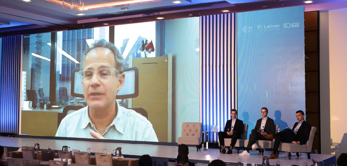 LatinexBolsa's tweet photo. El Sr. Claudio Vivian, Director de Tecnología de la Bolsa Mexicana de Valores, nos acompaña en el panel titulado “Futuro de la Tecnología Bursátil”, en la 50° Asamblea General y Reunión Anual de la FIAB y en el Foro de Inversionistas de #Latinex.
#FIAB2023 #ForodeInversionistas https://t.co/PzC5c9MA5u