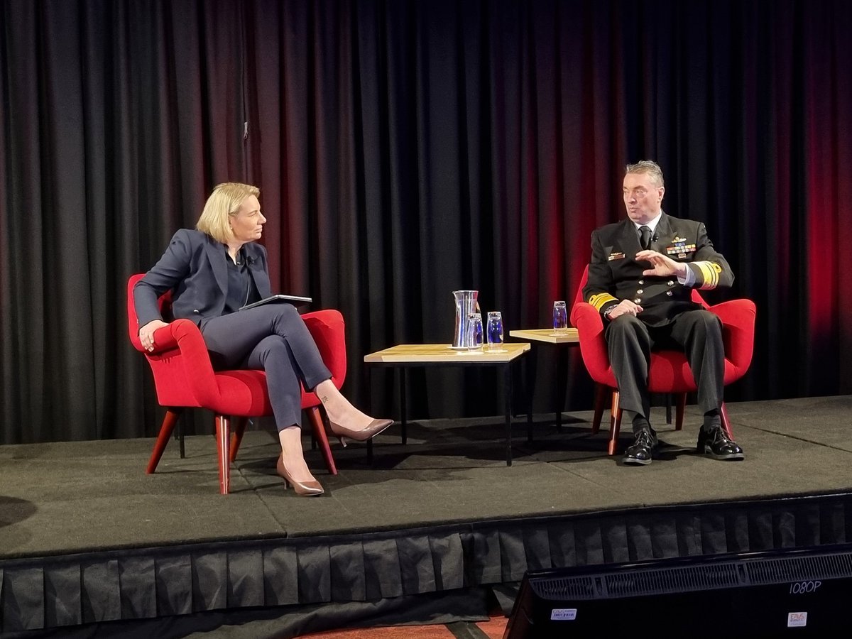 Fantastic discussion between @JAParker29 and Vice Adm. Jonathan Mead, Director-General @AustSubAgency re: deterrence and 🇦🇺's nuclear-powered subs. Roles incl.: anti-sub/surface warfare, providing the greatest level of doubt in the mind of a potential adversary. #DisruptandDeter