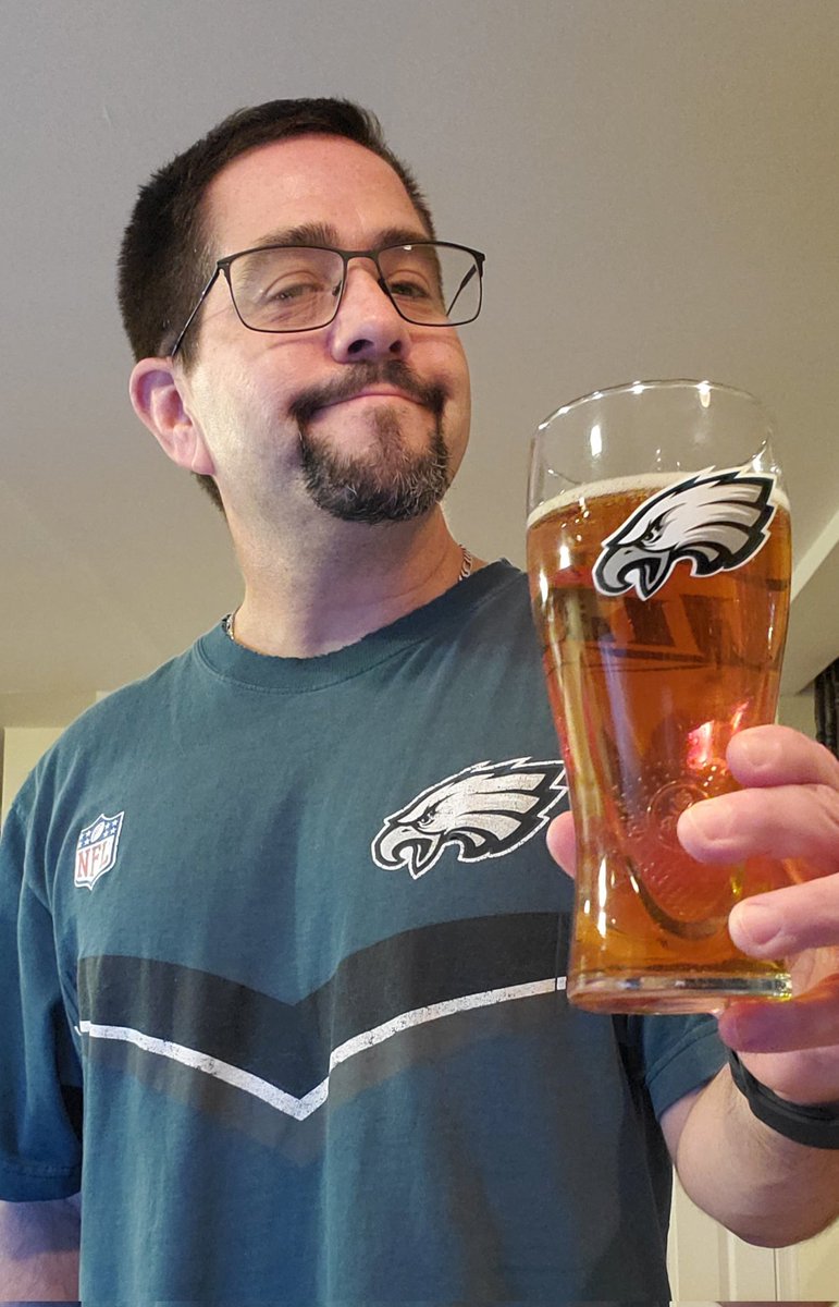 Haven't tweeted in a bit... but..
Go Birds! 🏈🦅🍻🤗🎉
#FlyEaglesFly
Excited for the home opener, but anxious about the intro hoopla..
My brother was a hardcore eagles fan, know he's watching down.
#RipTony