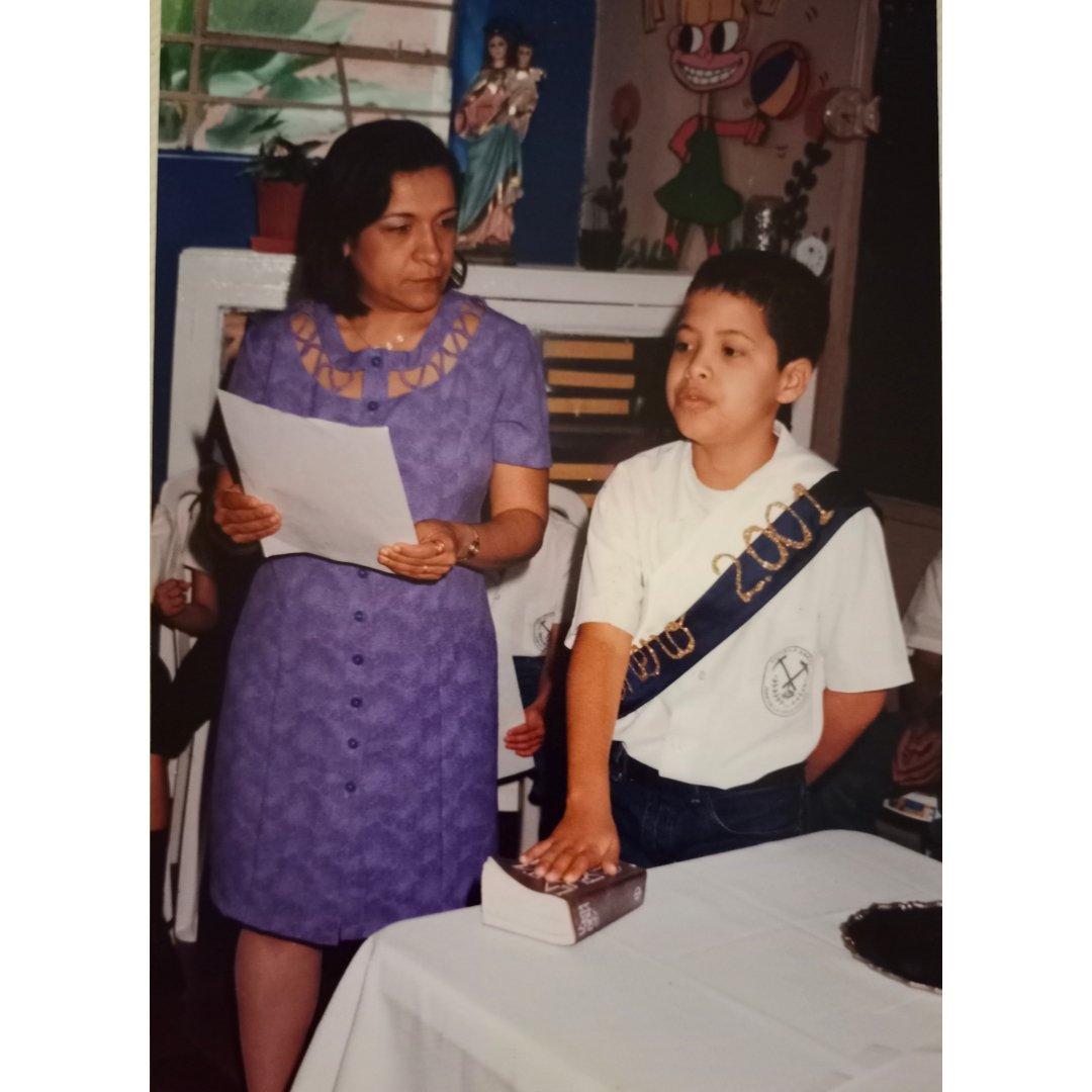 montoyaasebas's tweet photo. #Tbt Después de 22 años, veo a este niño con una capacidad impresionante. Su liderazgo fue demasiado bonito en la escuela Juan de la cruz posada (Comuna8) 

¡Vamos con toda! 🥳 #ASI82❎ 

Te amo sebas personero ❤️
Psd: También prometí piscina 🤣 https://t.co/5IuL98x4Vt