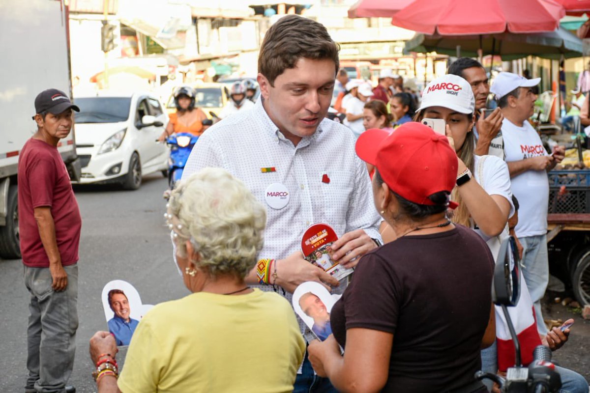 marcoemiliohr's tweet photo. La #Marcomanía se toma las calles de Ibagué para llevar un mensaje de esperanza. Le sigo entregando mi corazón a la gente para demostrarle que sí es posible gobernar con amor. #MarcoLaDiferencia❤️ https://t.co/dLkGZIHJv5