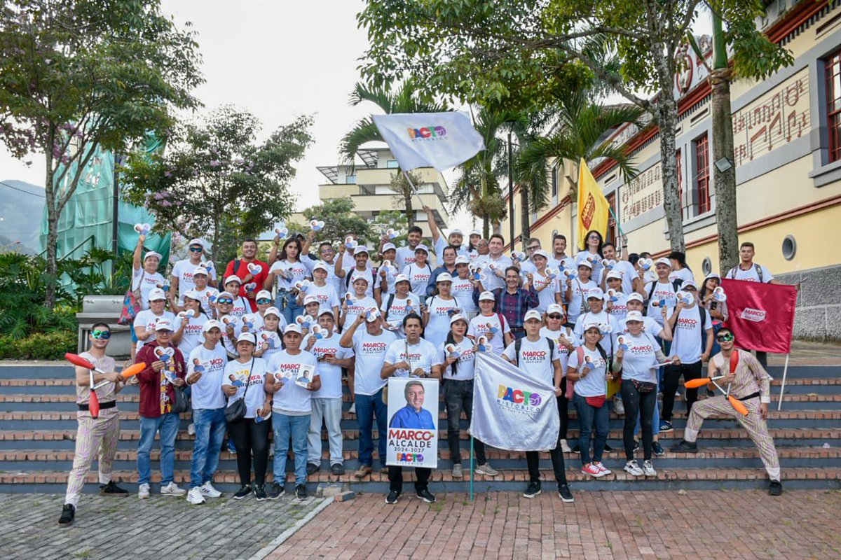marcoemiliohr's tweet photo. La #Marcomanía se toma las calles de Ibagué para llevar un mensaje de esperanza. Le sigo entregando mi corazón a la gente para demostrarle que sí es posible gobernar con amor. #MarcoLaDiferencia❤️ https://t.co/dLkGZIHJv5