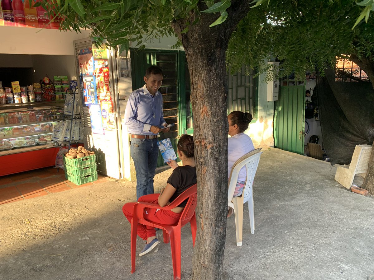 MiguelCarrillo_'s tweet photo. Visitando la calle 36, 37 y 38 del barrio La Sabana. ¡Por un Los Patios como municipio familiar! 🔵C7 https://t.co/nBxZUK74c0