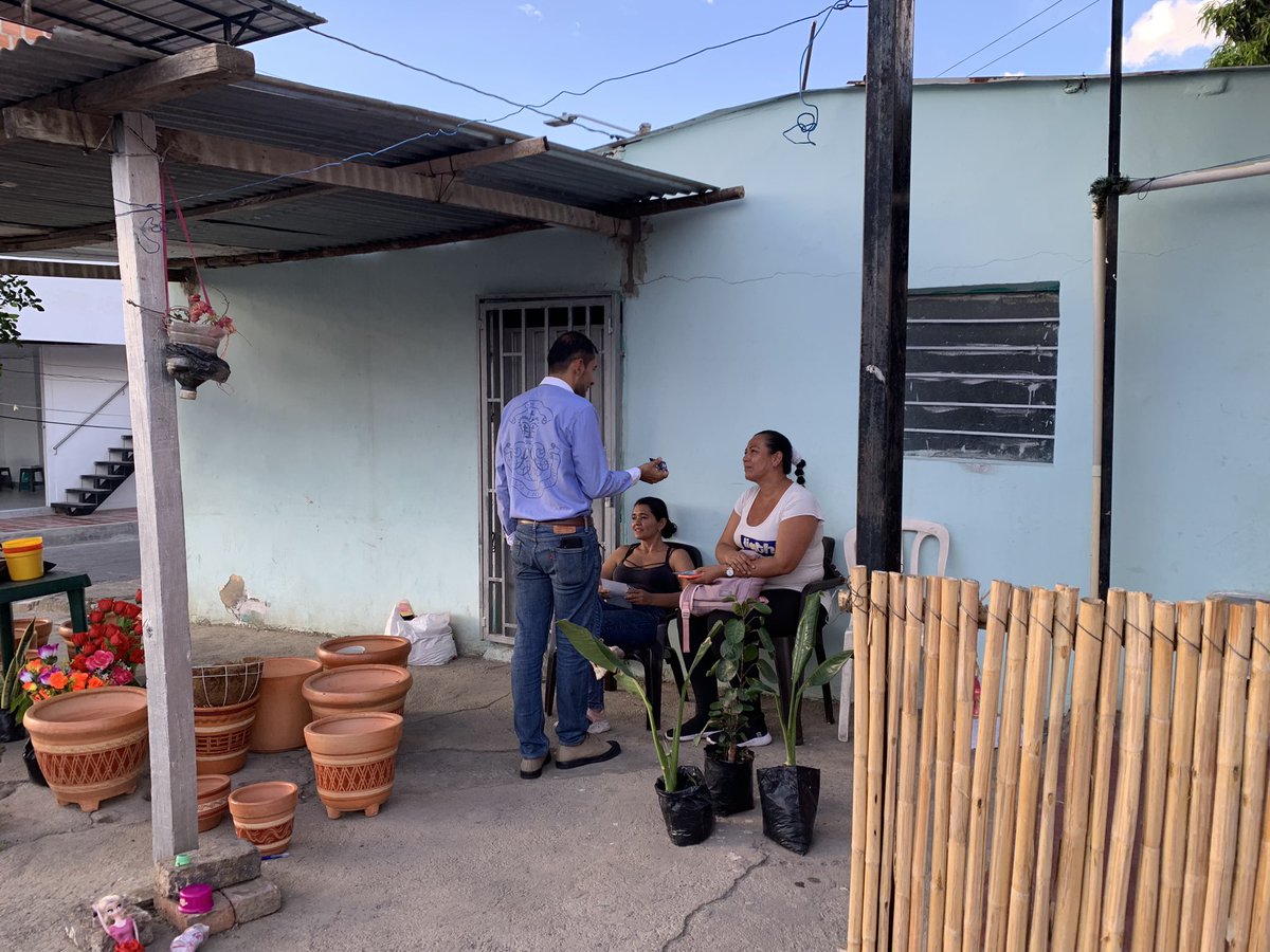 MiguelCarrillo_'s tweet photo. Visitando la calle 36, 37 y 38 del barrio La Sabana. ¡Por un Los Patios como municipio familiar! 🔵C7 https://t.co/nBxZUK74c0