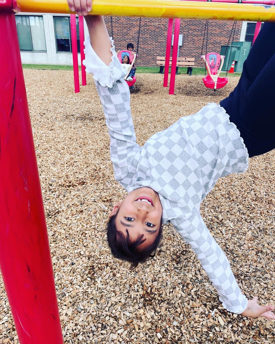 Nothing like spending a beautiful afternoon out at recess with these smiles! ☀️😊 #EaglePride <a href="/TownlineD73/">Townline Elementary</a> <a href="/District_73/">Hawthorn District 73</a>