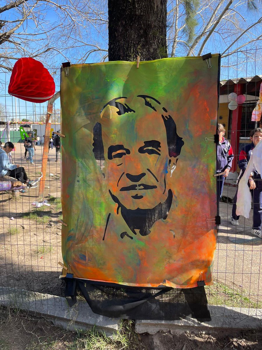 A 31 años de su partida, seguimos recordandolo en el rostro de cada niño que disfruta del juego con otros 😍
#obrapadrecacho
#solidaridad #educacion #ludoteca