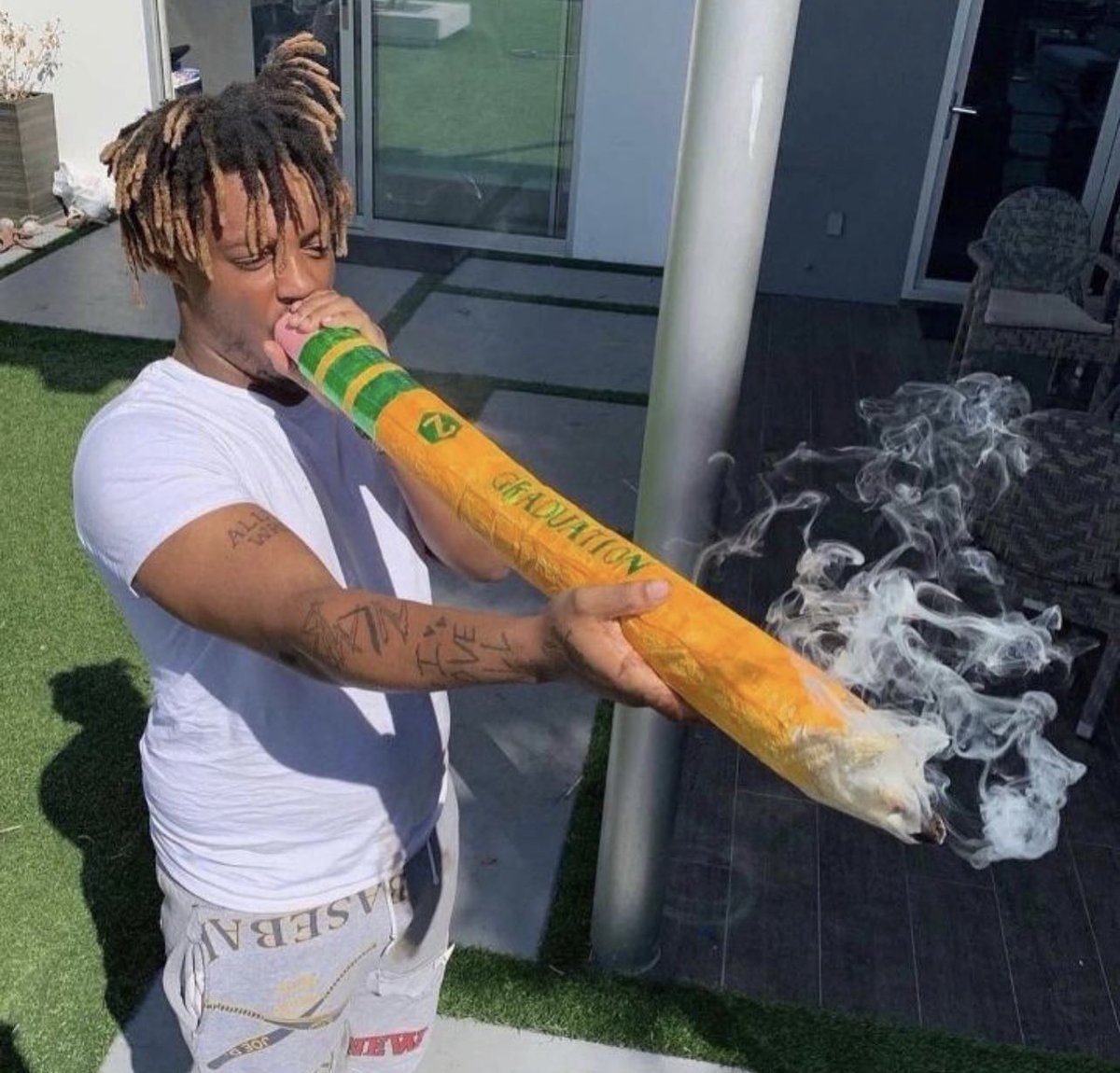 insaneposes's tweet image. 