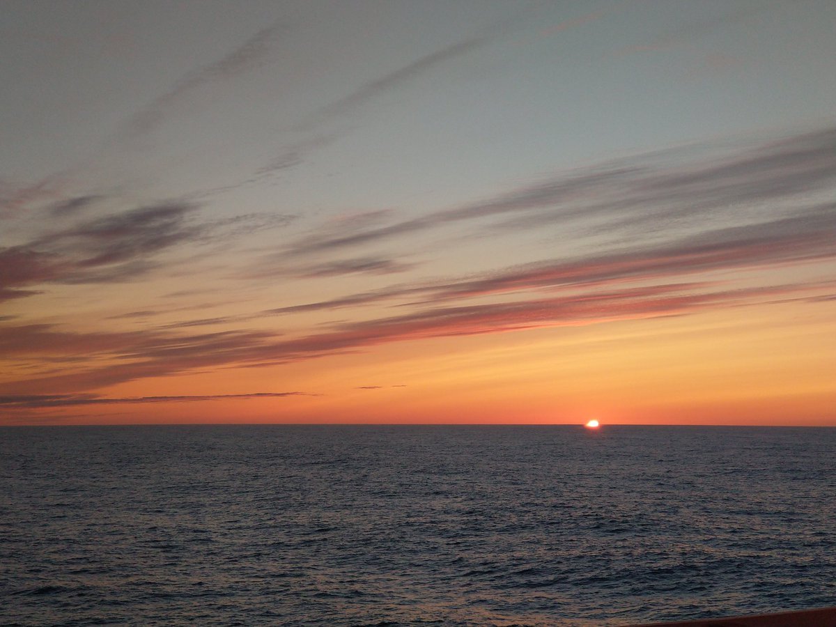 PaleoGeochemist's tweet photo. Nice rocks and beautiful sunset in midjourney of #exp400 , @TheJR ! https://t.co/G3wNQbDZ3K