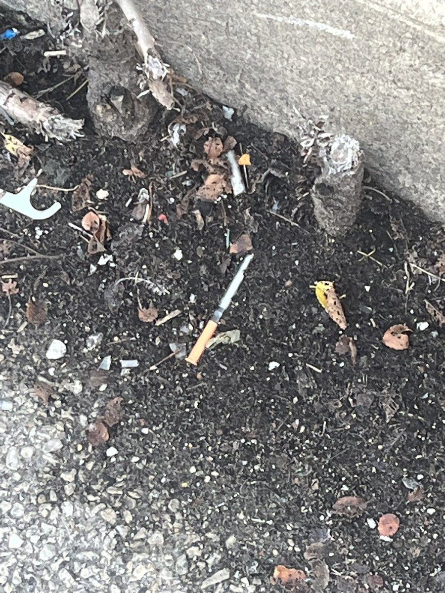 drakewj09's tweet photo. Saw a record 6 needles on the ground today walking home from work. Good to see Chicagoans are staying up to dates on their booster shots! #watchyastep! https://t.co/Nnchk9eGQb