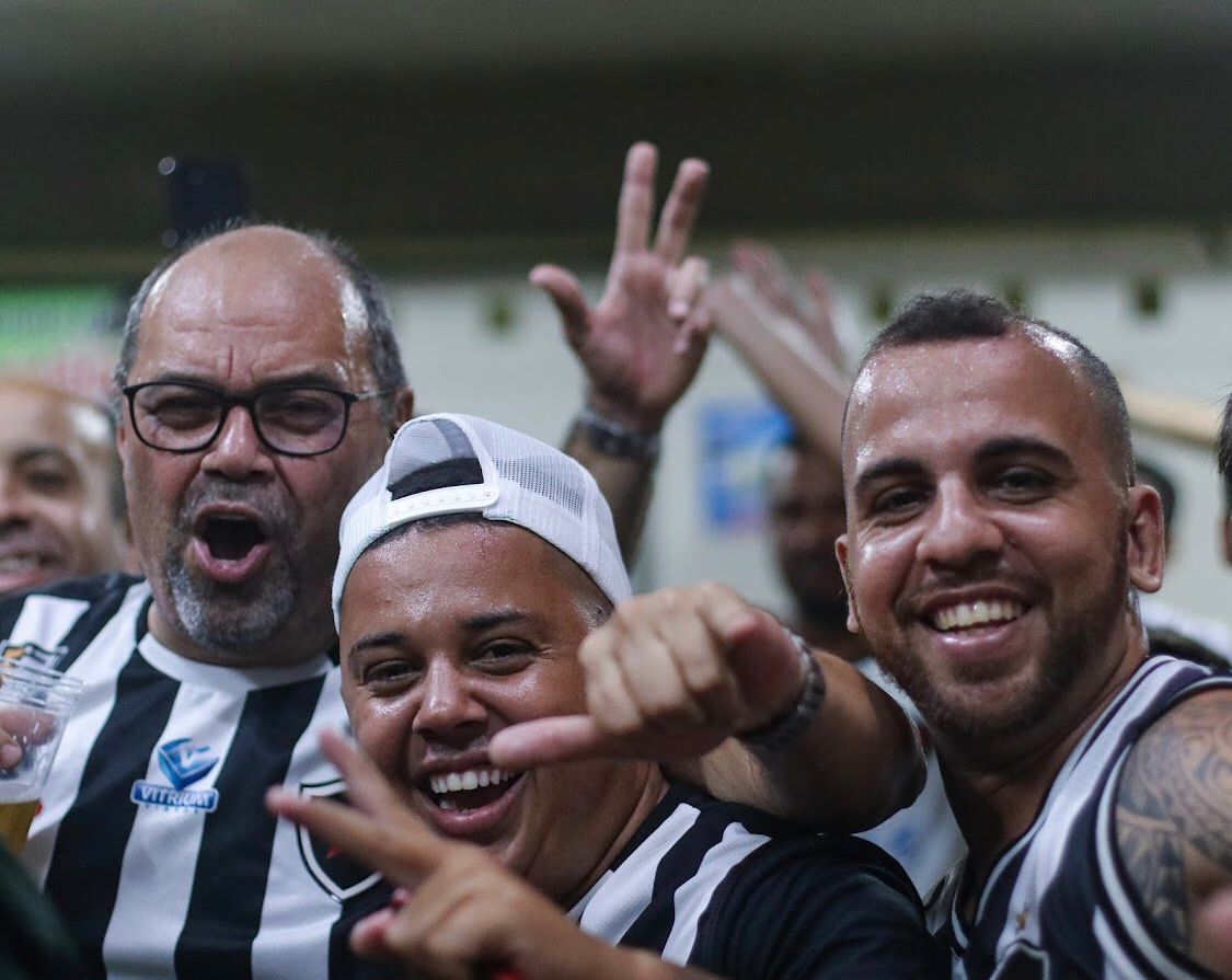 Declaro meu total apoio ao nosso Sheik botafoguense  Breno morais, Grande botafoguense. a torcida do belo tá do seu lado.