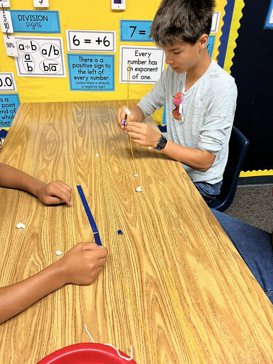 kwakely9's tweet photo. Who can build the tallest tower?#EHMS https://t.co/FnrHuZmitR