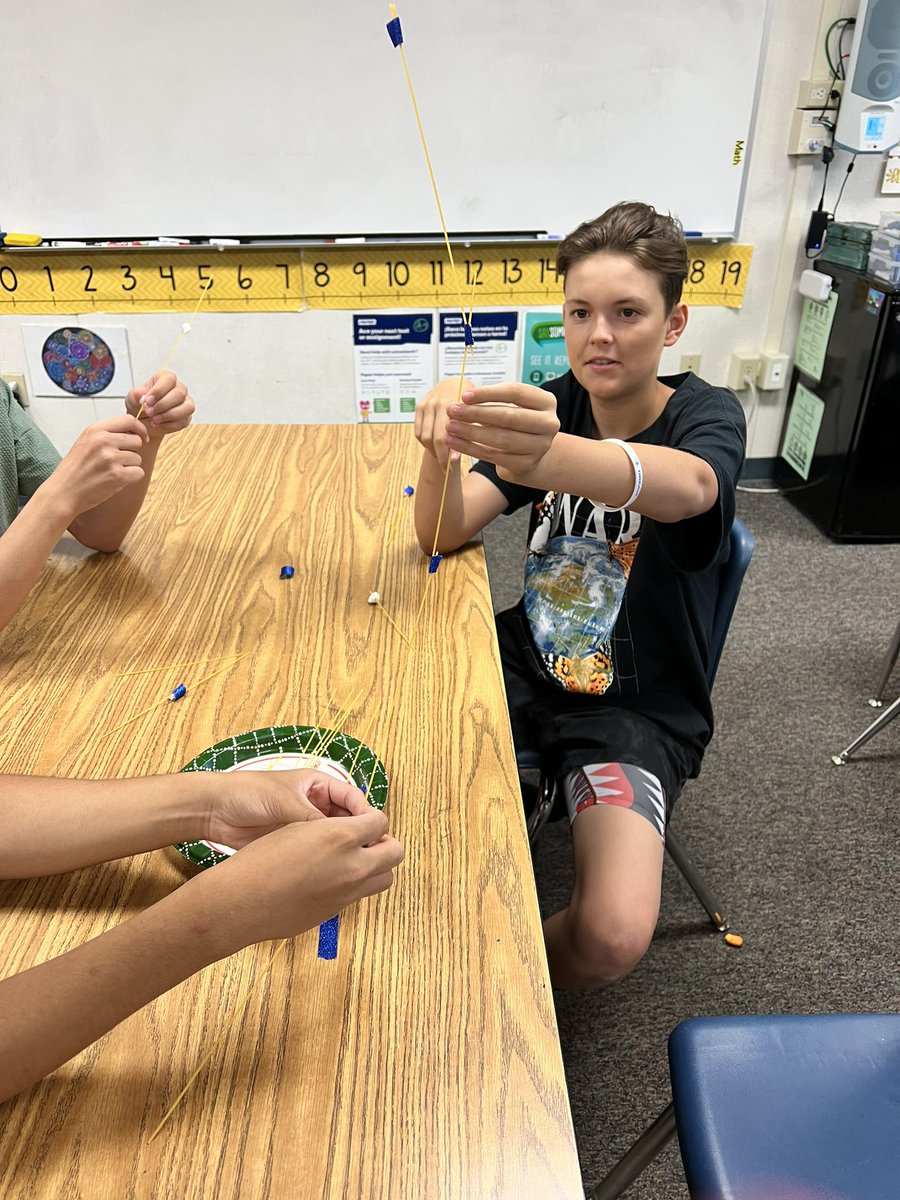 kwakely9's tweet photo. Who can build the tallest tower?#EHMS https://t.co/FnrHuZmitR