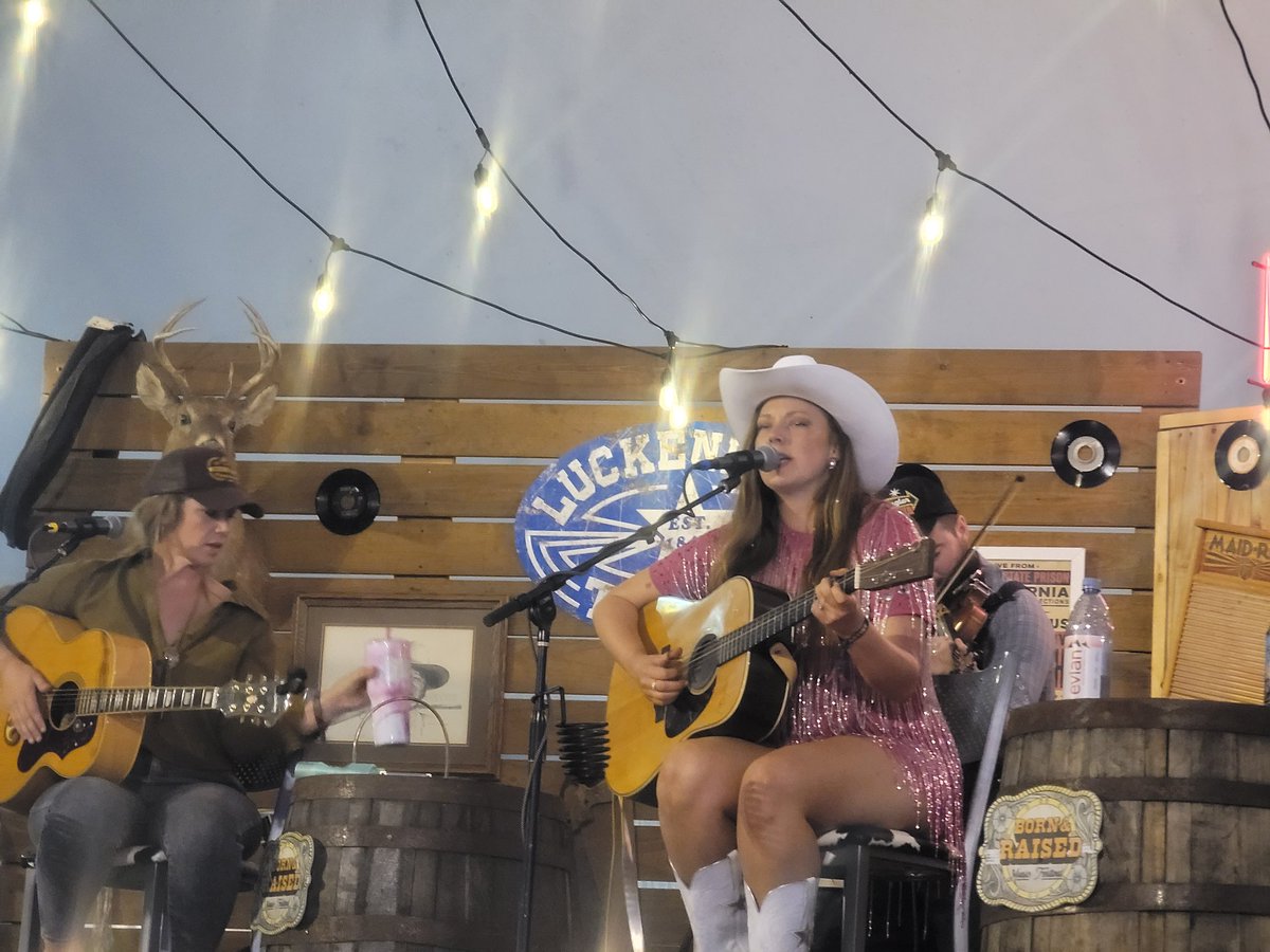 Thank you, thank you, THANK YOU!!! You're the best thing to happen on a Thursday in a long time ❤️ #cheatinsongs #bornandraised  <a href="/KaitlinButts/">Kaitlin Butts</a>