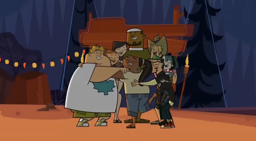 imfamou69's tweet image. HEATHER?????? I never noticed this omg..