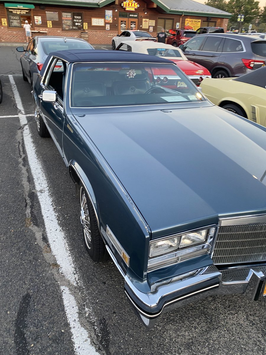 frank_dibari's tweet photo. Car show at Texas Road House. https://t.co/kiGeoLBBcX