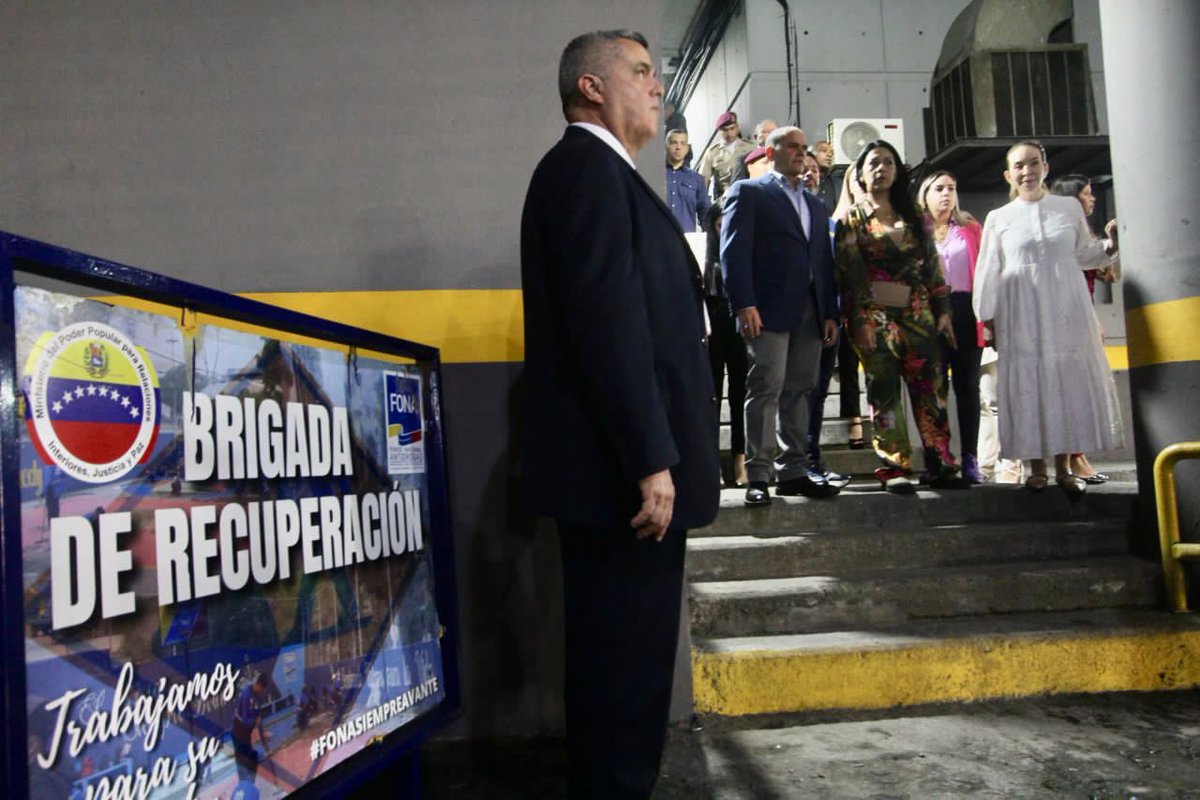 Siguiendo instrucciones del Pdte. <a href="/NicolasMaduro/">Nicolás Maduro</a> , acompañamos al Vpdte. Sectorial A/J <a href="/CeballosIchaso1/">@FuerzaDinamica Remigio Ceballos Ichaso</a> y demás autoridades del Estado venezolano a la inauguración de los espacios rehabilitados para el resguardo de privados (as) de libertad,
