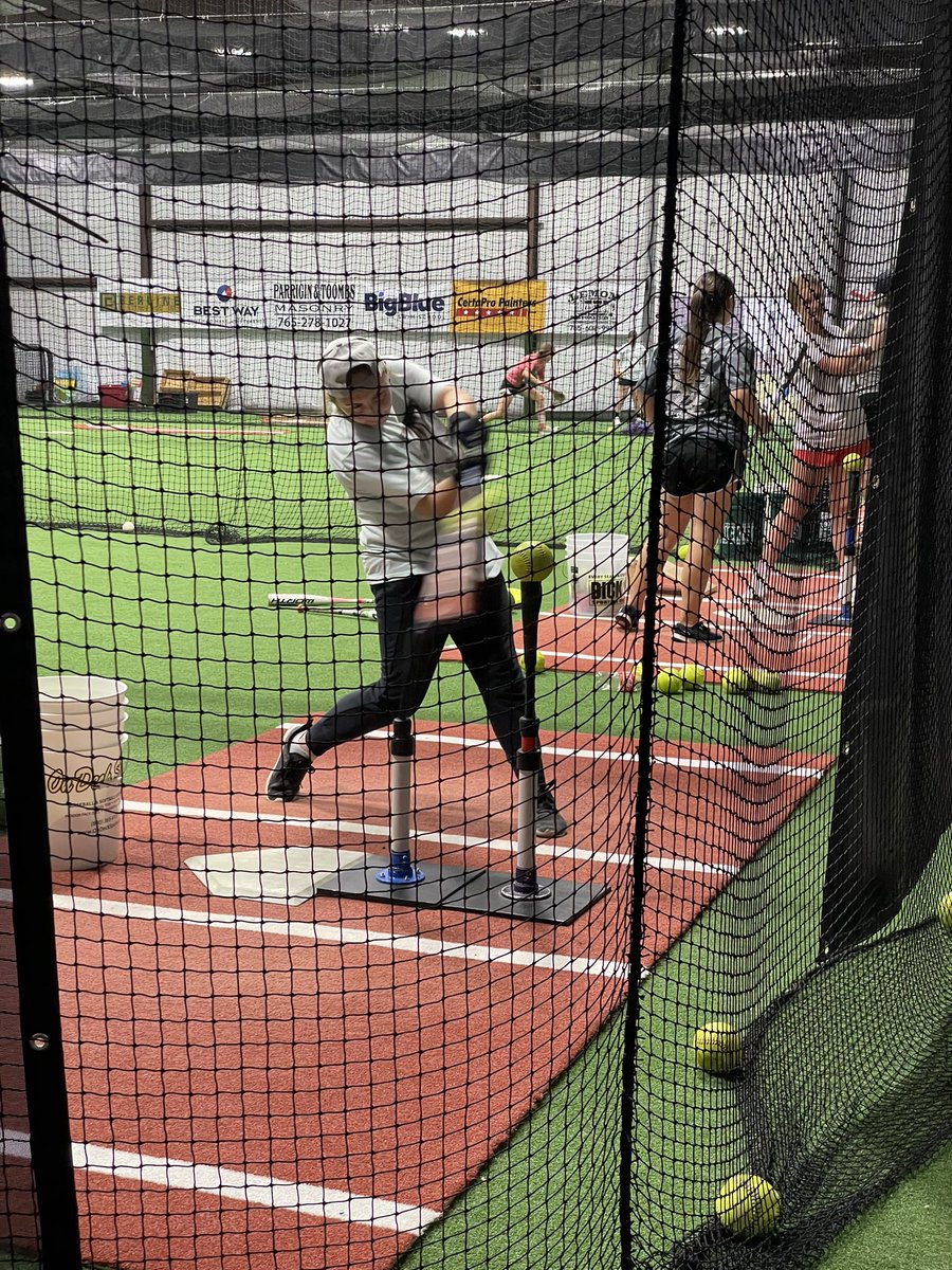 CaitlynReese17's tweet image. Tee work tonight w/ one of my fav humans Ashley @HittingJw 

#2025grad #practice #softball #workhard #ThursdayFeeling  @SoftballDown @SBRRetweets @gatorjack72 @IndianaSBLive