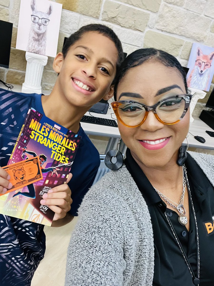 Our Bengals love to read!📚
👑🖤🐅🧡🐾
#librarianlife
#BengalsRead
#RoyalReaders
#BengalBookworms
#trailblazingisamazing