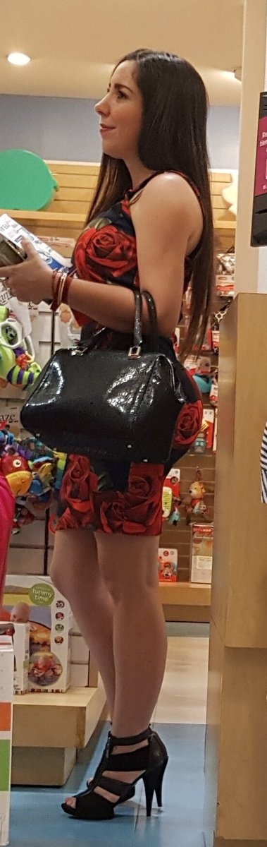 Vestiditoss's tweet photo. Para Darle su desfloreada 😉 https://t.co/uSOPLnW56i