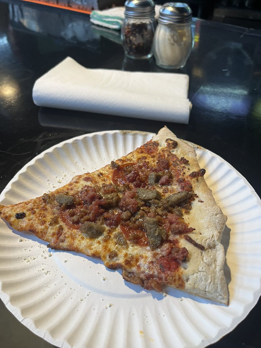 dhansenAGG's tweet photo. Oh @Funkys how we’ve missed you! #bestslice https://t.co/25teqOvhZ3