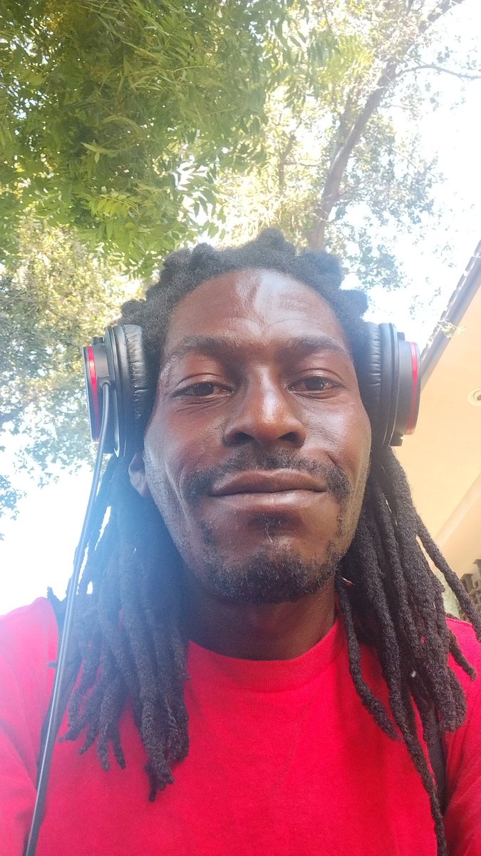 WEPETOkenHTs's tweet photo. My hair makes me smile every time it grows, knowledge & Strength with every inch, including that 1 grey hair under my lip 😂 means Wisdom #longhairdontcare #LocGod #locs #Rosta #Nature #lifeforever #speakwisdom #greyhair https://t.co/D18KoT6RIZ
