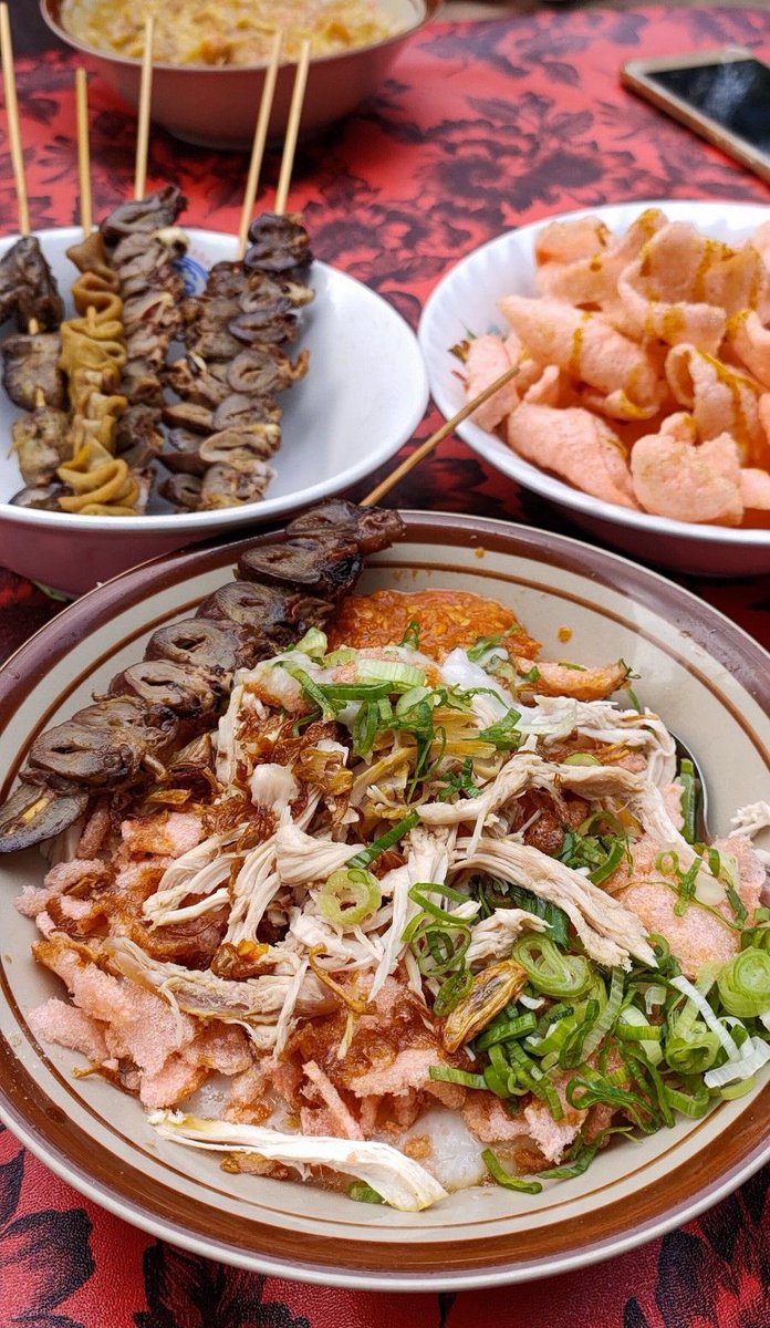 arunneke's tweet photo. ㅤㅤ
ㅤㅤ
Nyarap bubur sebelum otw.       

ㅤㅤㅤ https://t.co/wJoQibRBXl