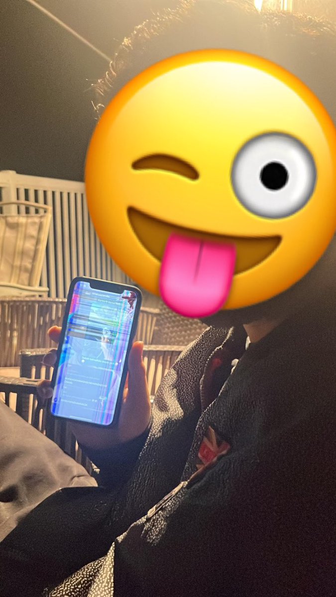 hermescaduceus's tweet photo. Oley be iphone 15 cikmis https://t.co/w1SC0B6WK6