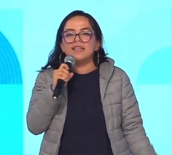 -Se cree de izquierda, termina organizando marchas con la derecha 

-Se cree representante de las y los estudiantes, tiene fama de “vende paros”

-Se cree con carácter, es la lleve u traiga de Robledo 

-Se cree feminista, está en silencio ante el las denuncias públicas de acoso