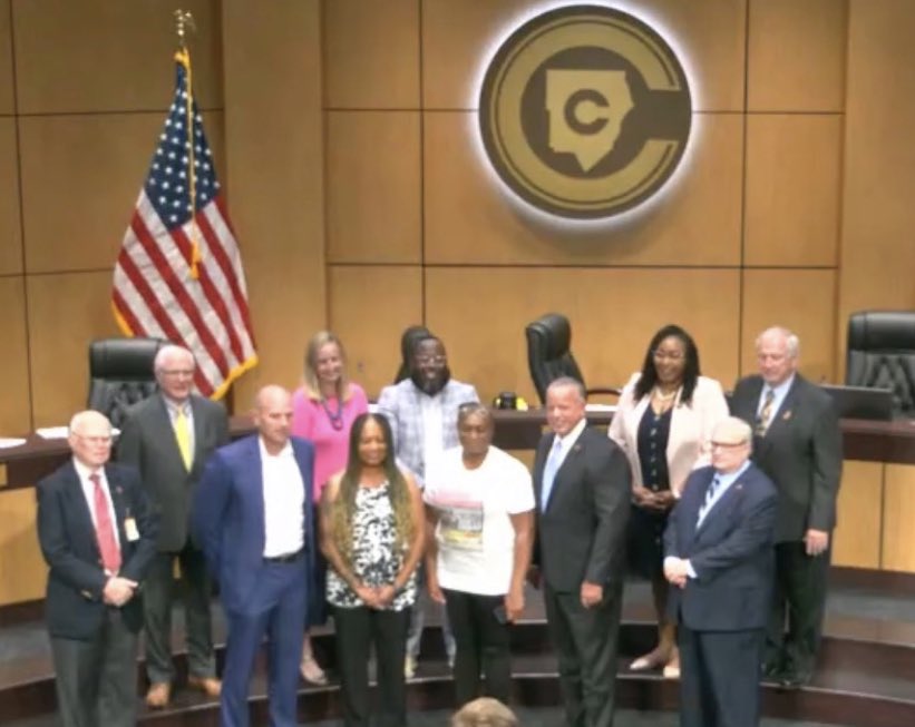 osbcardinals's tweet photo. Our 2023, 7A State Discus Champion, @tharealzojo was recognized at the @CobbSchools  Board Meeting tonight!  #Grit @rlosbornehs @OsbornePrincip1 @CCSD_AD @GWUTrack_XC https://t.co/2lcuuGCUh2