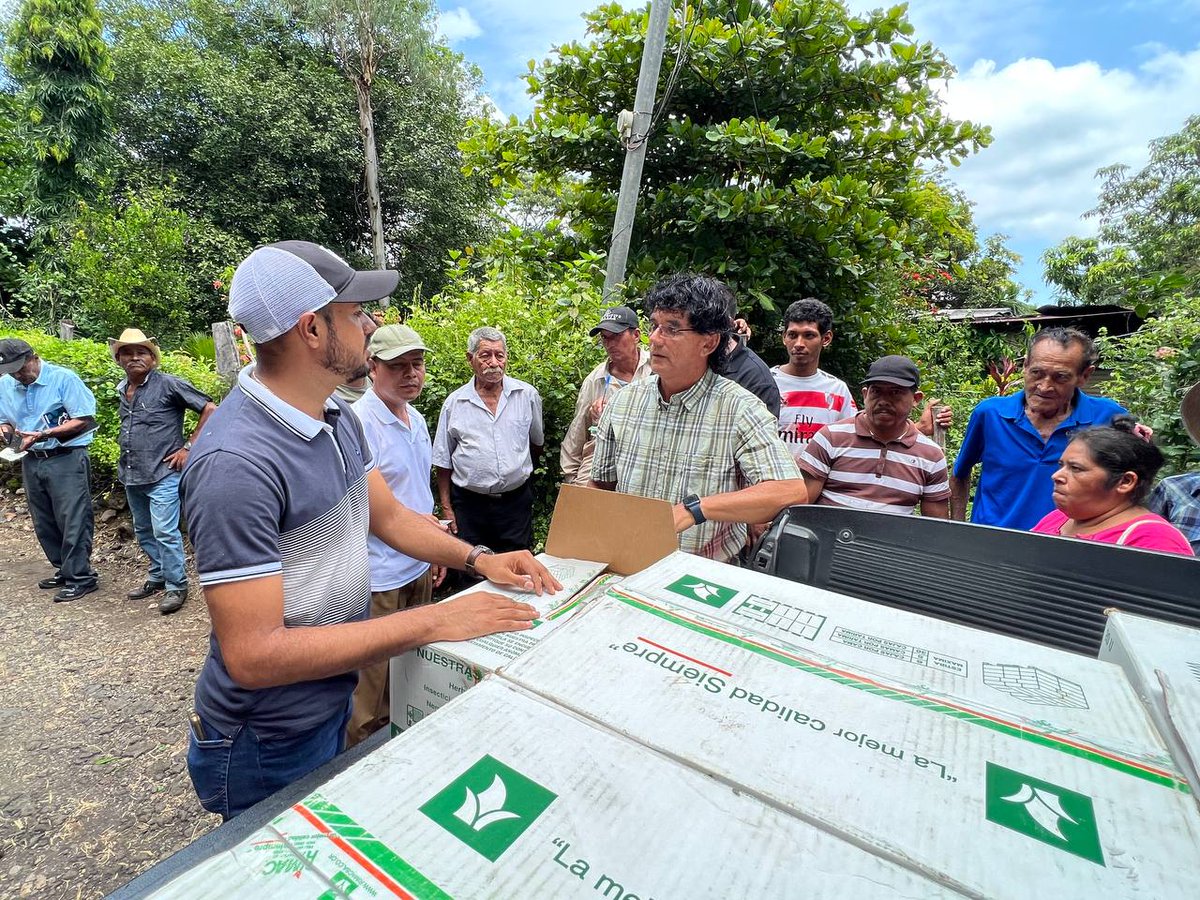 EliuServando's tweet photo. Continuaremos gestionando para llevar diferentes beneficios a todo el departamento.

@EmersonCamposSV @hectorsales11 

#Agricultura #ElSavador https://t.co/DwkyvaHwJK