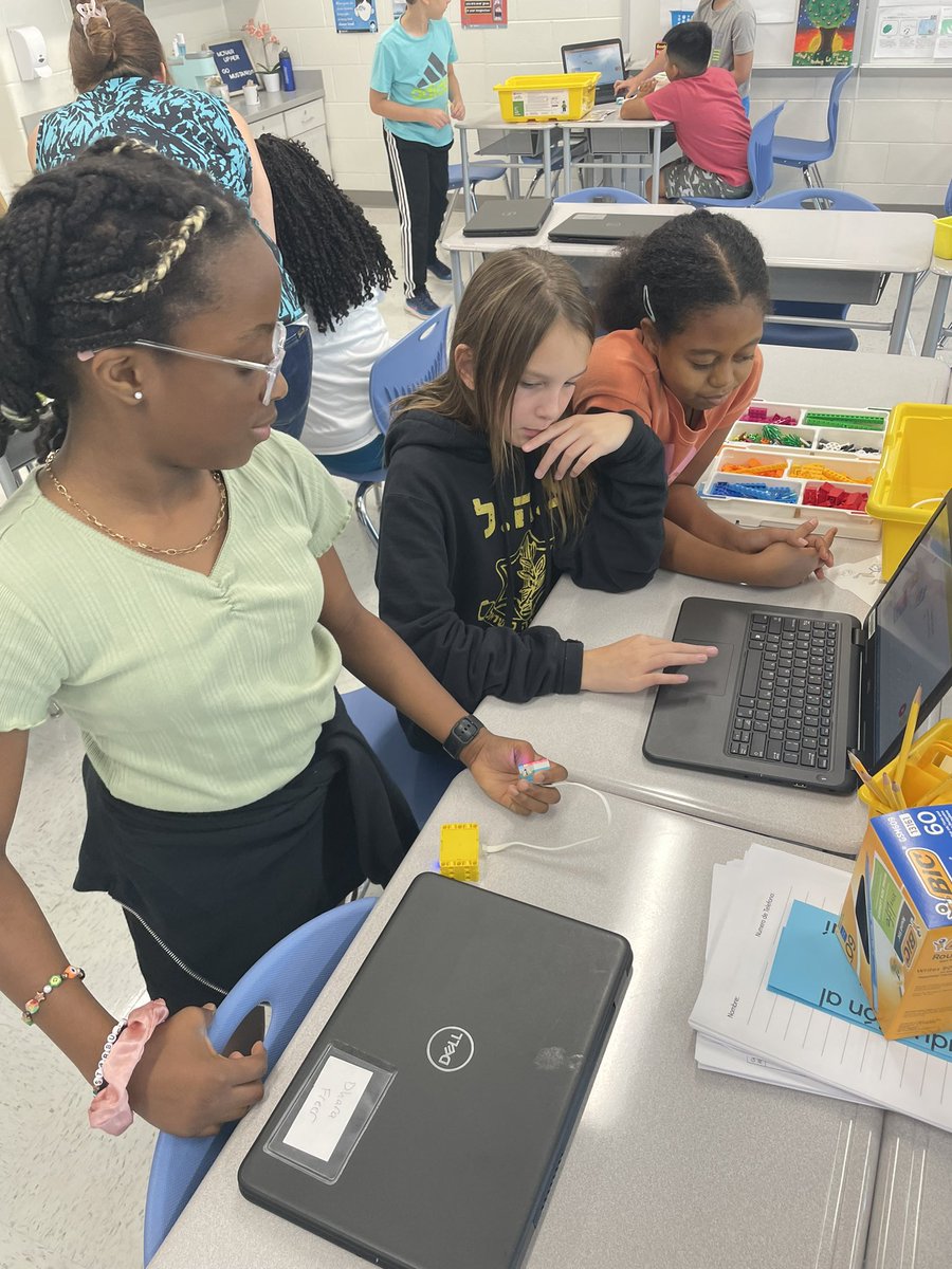 MrsJTweets2020's tweet photo. Our 3rd &amp; 5th grade Young Scholars kicked off their work as Collaborators today! They learned about the hub, motors &amp; sensors &amp; even had some time for free building. Mrs. Michaels &amp; I can’t wait to see what they accomplish this year! @McNairUpperES @fcpsaap @LEGO_Education https://t.co/r32xvMBaGK