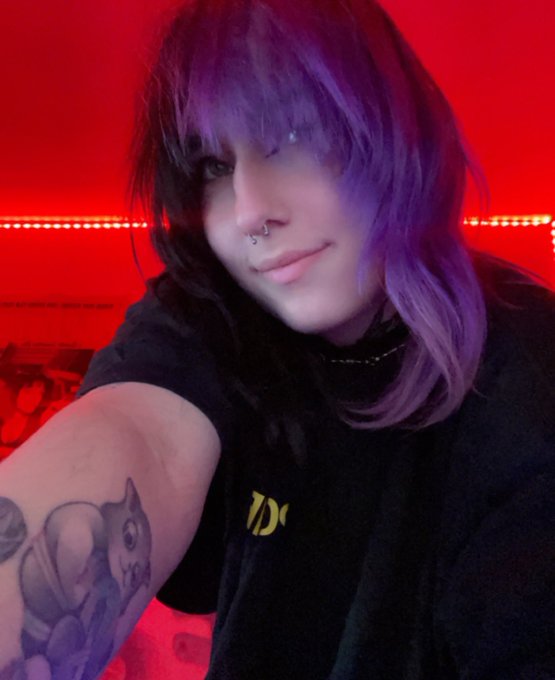 Choose your color! Like = red ❤️ Comment = pink 💜 Retweet = blue 💙 Messages = green 💚 https://t.co/u