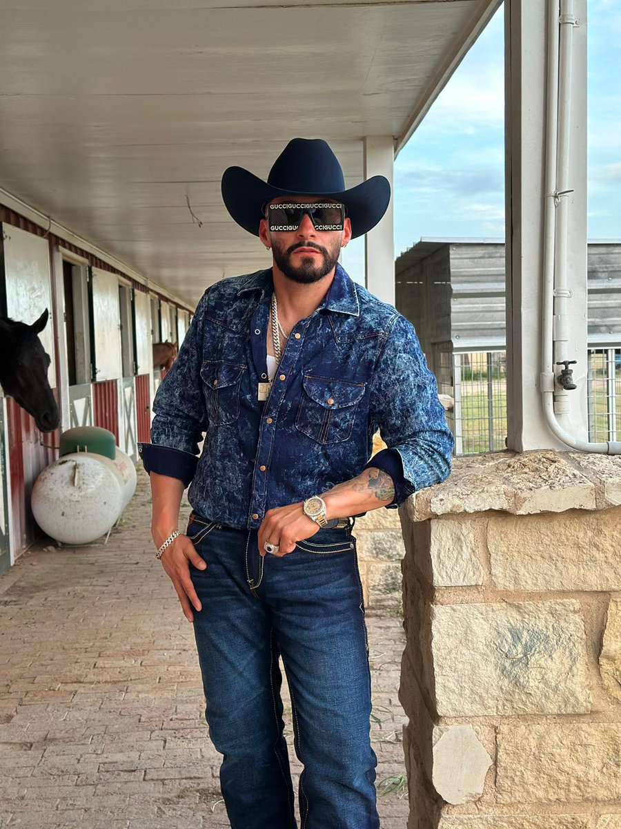 ZITLENTERTAINM1's tweet photo. 🎵 ¡Nuevo lanzamiento musical! J Mado, "El Poeta de McAllen", nos sorprende con "Corazón de Piedra", una canción que habla de despecho y superación. ¡No te pierdas esta conmovedora melodía que toca el corazón! 💔🎶 #JMado #CorazónDePiedra #NuevaMúsica #Superación https://t.co/fFY5UrpDVg