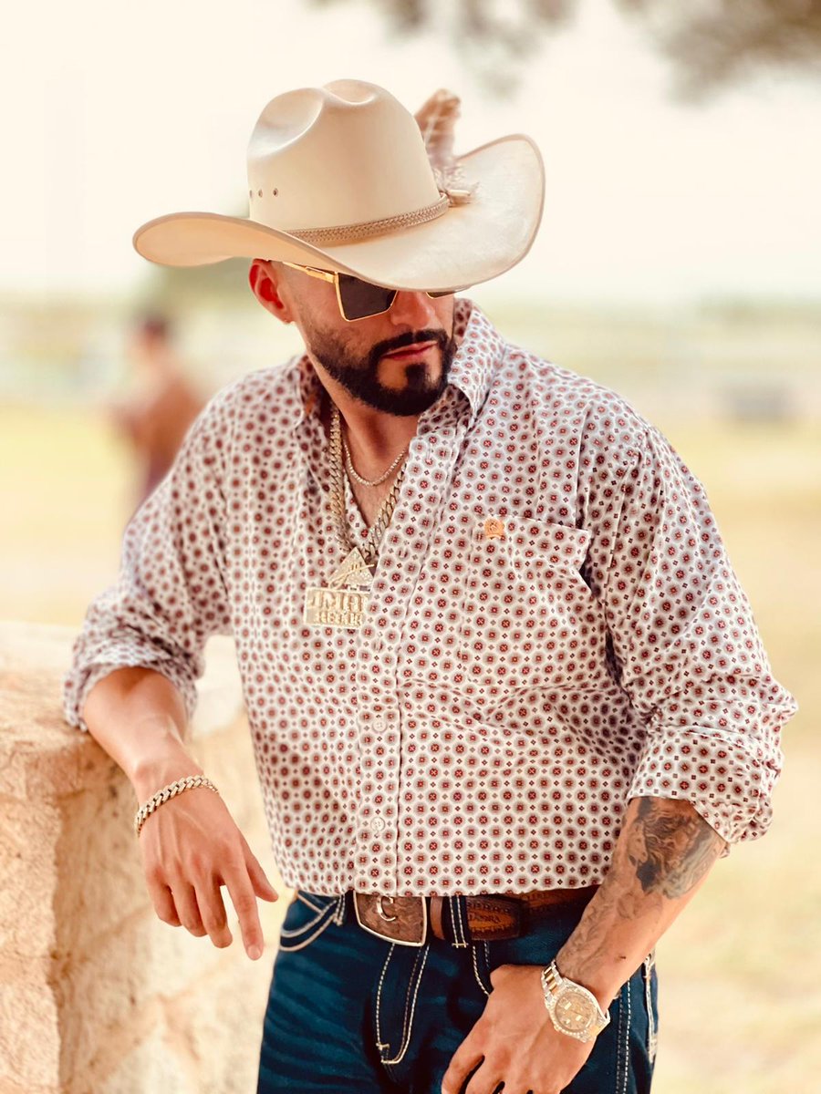 ZITLENTERTAINM1's tweet photo. 🎵 ¡Nuevo lanzamiento musical! J Mado, "El Poeta de McAllen", nos sorprende con "Corazón de Piedra", una canción que habla de despecho y superación. ¡No te pierdas esta conmovedora melodía que toca el corazón! 💔🎶 #JMado #CorazónDePiedra #NuevaMúsica #Superación https://t.co/fFY5UrpDVg