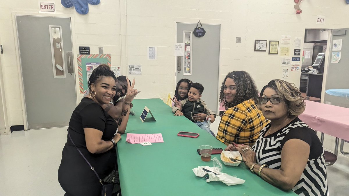 HES_HCS's tweet photo. Dedication, collaboration, and focusing on kids is what it is all about. Amazing showcase of our World Lang program in action as we celebrate Grandparents Night and Hispanic Heritage Month! https://t.co/bVnZSDj8BD