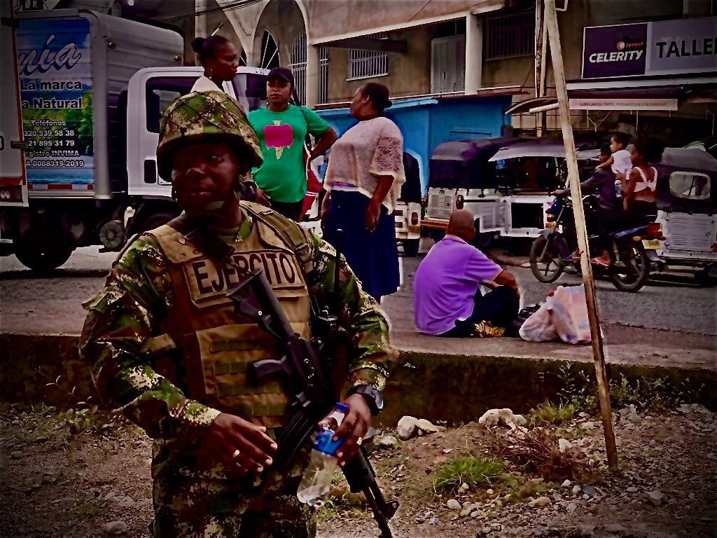 Nuestro deber como soldados de la #FuerzaDeTareaConjuntaTitán, es cuidar de los habitantes de <a href="/AlcaldiaIstmina/">Alcaldía municipal de Istmina</a>, por eso sin importar el clima o la hora, siempre velamos por su seguridad.
#PlanAyacucho