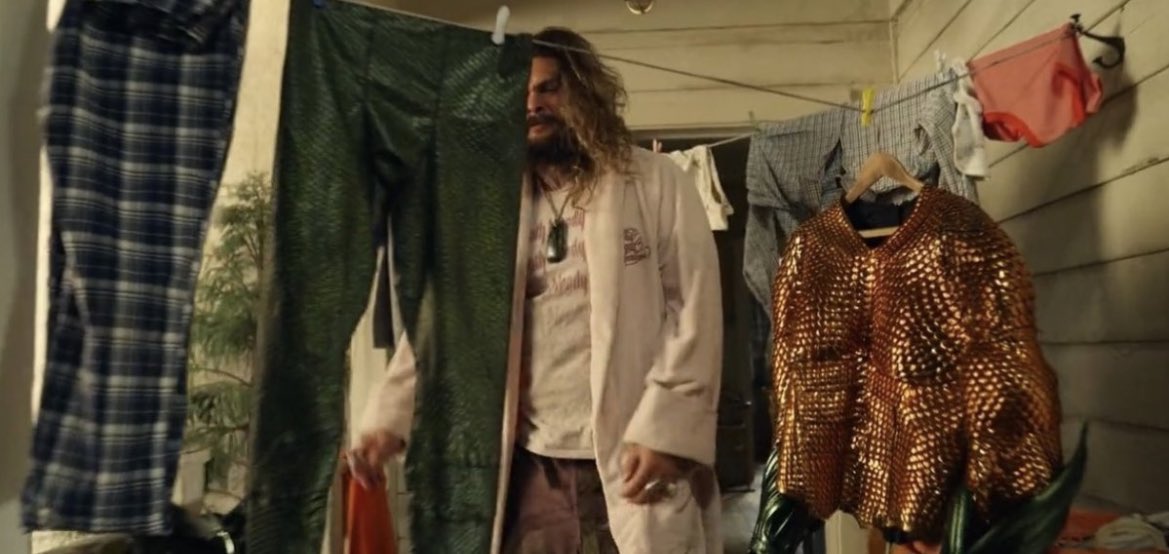 UsUnitedJustice's tweet photo. Dumbest shit I’ve ever seen, why would Aquaman’s suit need to dry https://t.co/WkQcffBnp8
