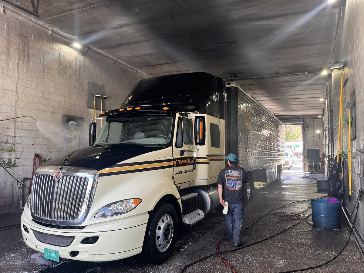 THPKnoxville's tweet image. Just got the big truck cleaned up by Pride Truck Wash today – they did an amazing job! 🚚🧼 Thanks for keeping our ride shining bright! #CleanMachine #PrideTruckWash