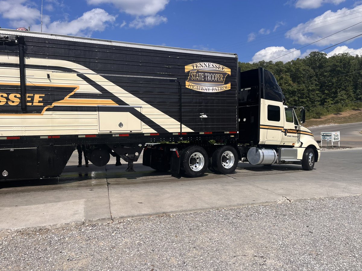THPKnoxville's tweet image. Just got the big truck cleaned up by Pride Truck Wash today – they did an amazing job! 🚚🧼 Thanks for keeping our ride shining bright! #CleanMachine #PrideTruckWash