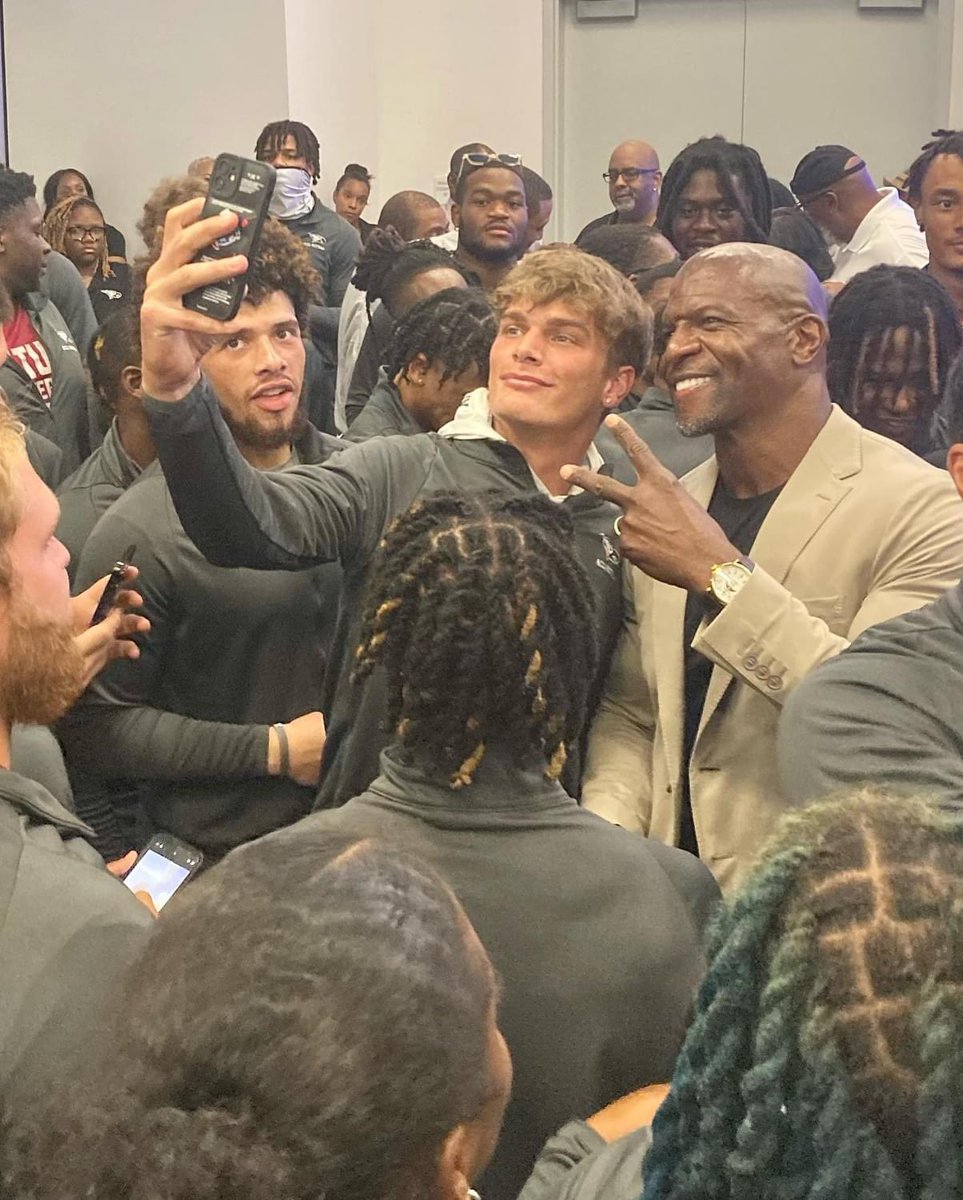 #NCCUAthletics | Our NCCU Eagles have arrived in Los Angeles and wasted no time in mingling with Hollywood's finest. The team and coaching staff met actor @TerryCrews who signed autographs, posed for selfies, and shared his inspiring story with the group. | #EaglePride #HBCU