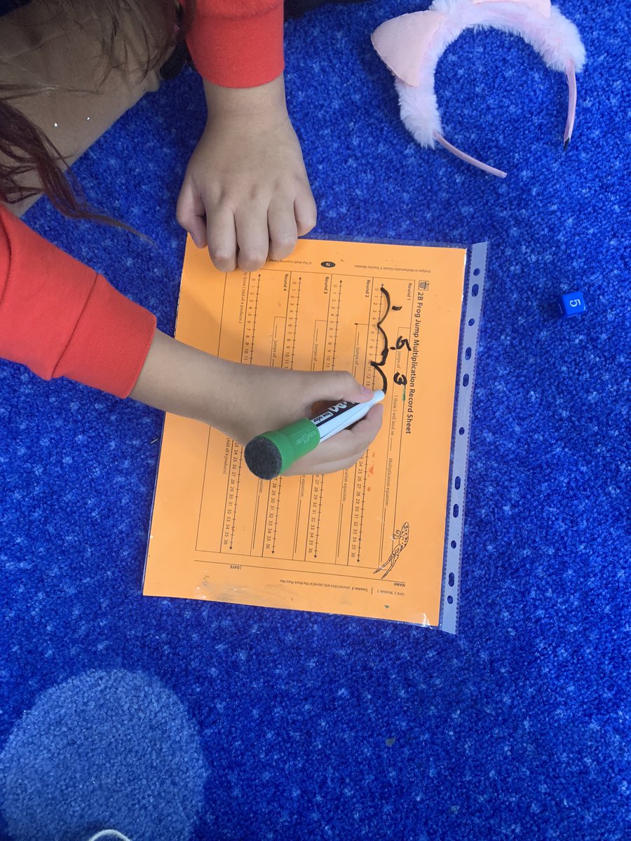 mfalquez4's tweet photo. Guided Math and independent practices are showing how students are enjoying their learning @HumbleElemMath @HumbleISD_LLE https://t.co/iCuYfpLv8C