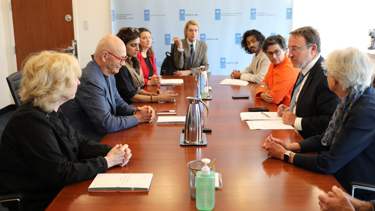 A great pleasure to meet with Pascal Lamy, Chair of the Climate Overshoot Commission & the members of the @overshoot_comm. We discussed the recommendations of their recent report & the need for a holistic approach to the #climatecrisis that looks beyond business as usual. #UNGA