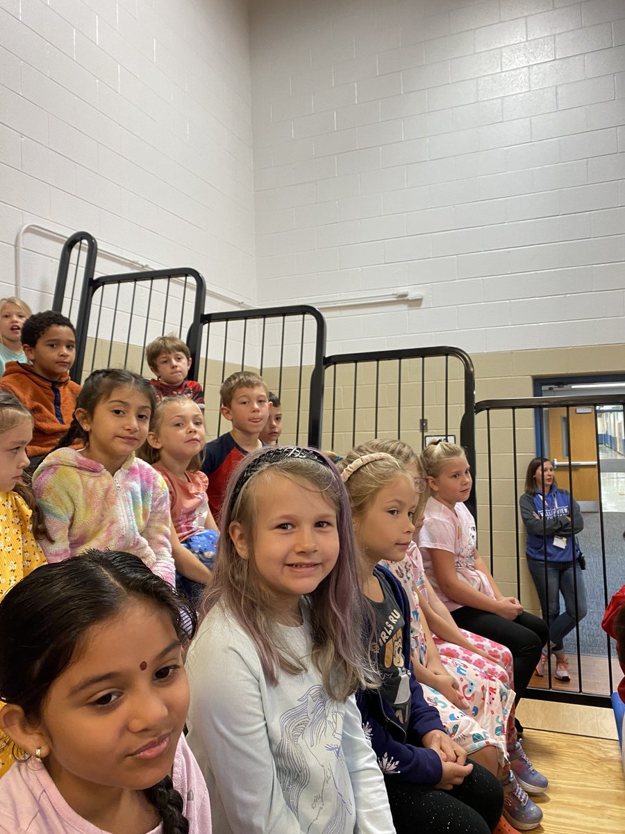 MrsHarrison1st's tweet photo. STAR assembly. @MrsHarrison1st @PtoView https://t.co/cZU7iWF6V7