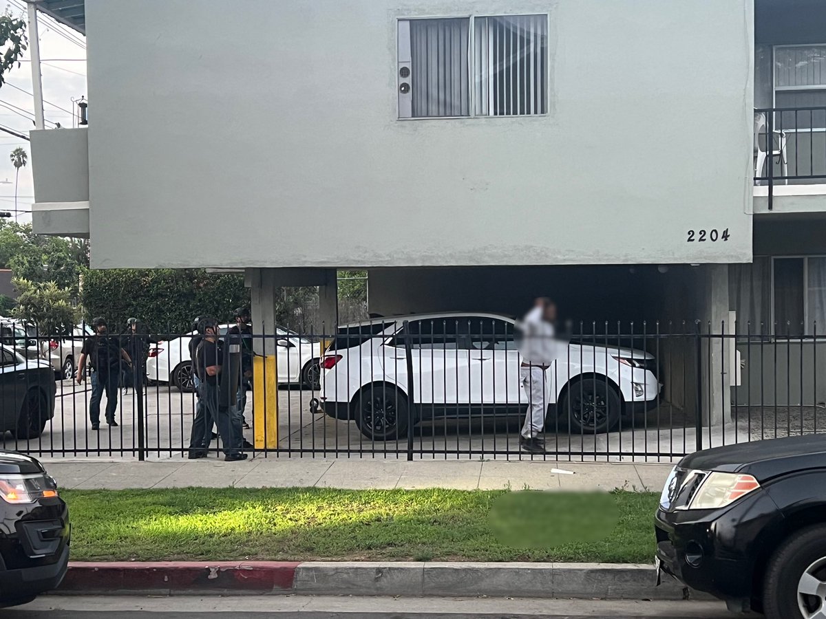 LAPD_GND's tweet photo. Your #GND #USMATF @USMarshalsHQ have been extremely busy all week helping out on the Retail Theft Task Force. Hours of surveillance and diligent investigative work led to the arrest of multiple people involved in Smash and Grab style Robberies #The Relentless Pursuit Continues @LAPDOVB @LAPDCARRANZA @LabradaAl @BurbankPD @BeverlyHillsPD @LAPDTopanga @lapdVanNuysDiv