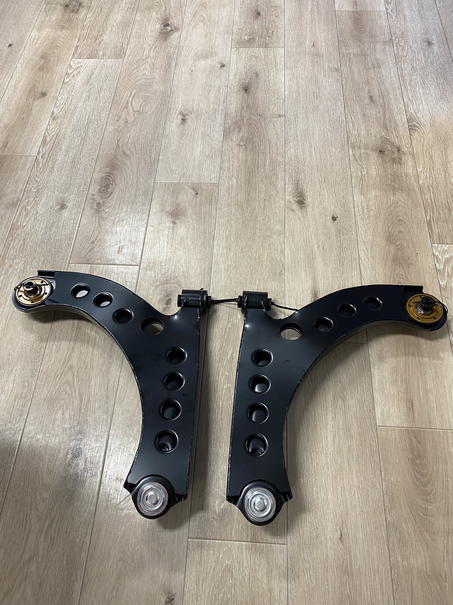 アールズ(R's)強化フロントロアアームZC33S強化ロアアーム（左右セット