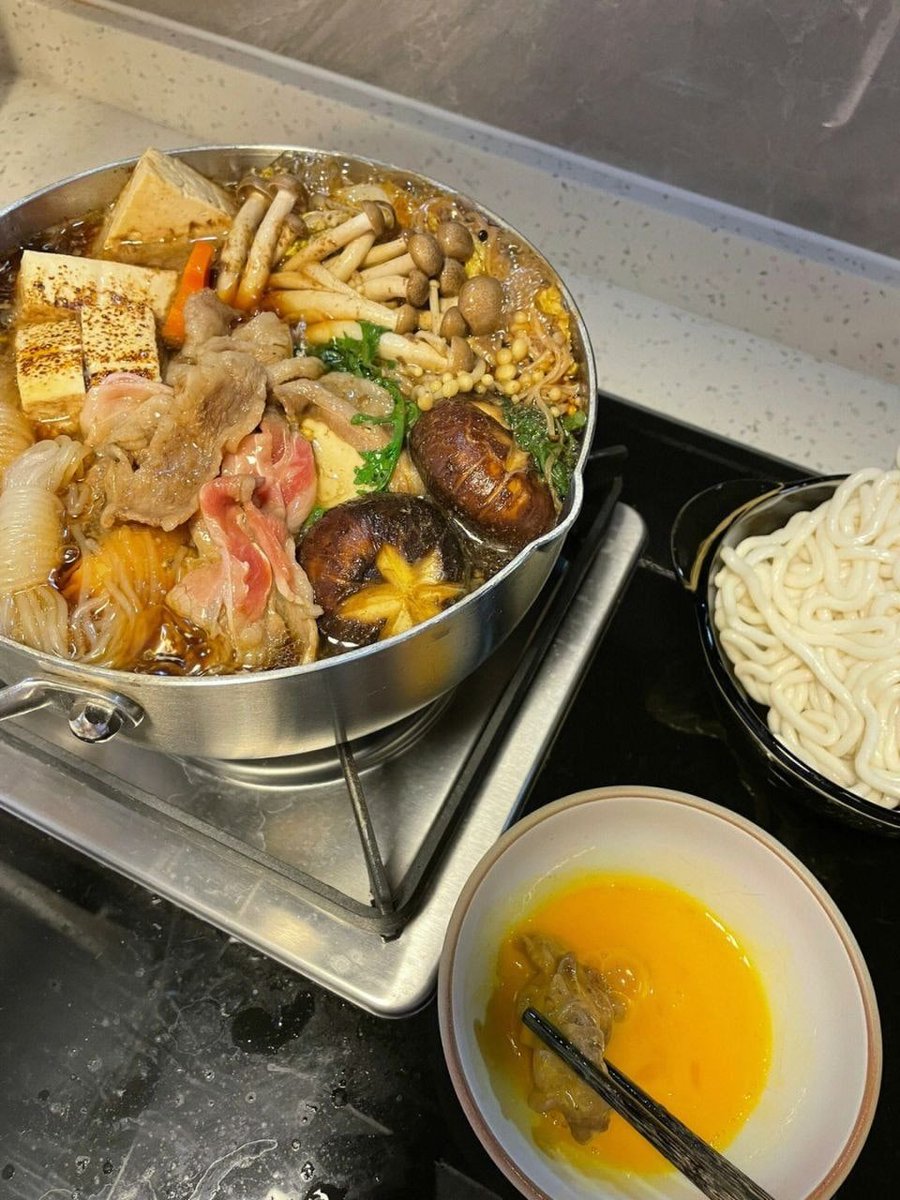 ttbaim's tweet photo. When I'm hungry I can eat the whole world https://t.co/cn7zQQLTgg