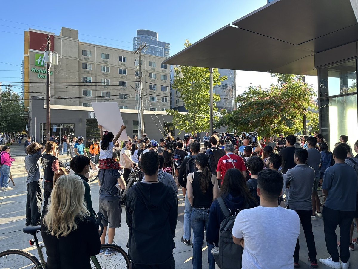 wisemana's tweet image. Protest against Seattle police union today after the VP of their union recorded himself laughing about another officer killing a pedestrian while speeding. More info: seattletimes.com/seattle-news/l…